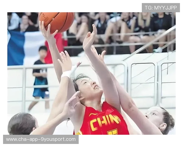 女篮队医临场救治挽救球队关键球员健康