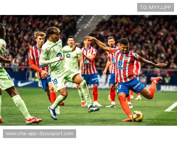 巴萨中场球员远射建功，弧顶世界波成热门回放